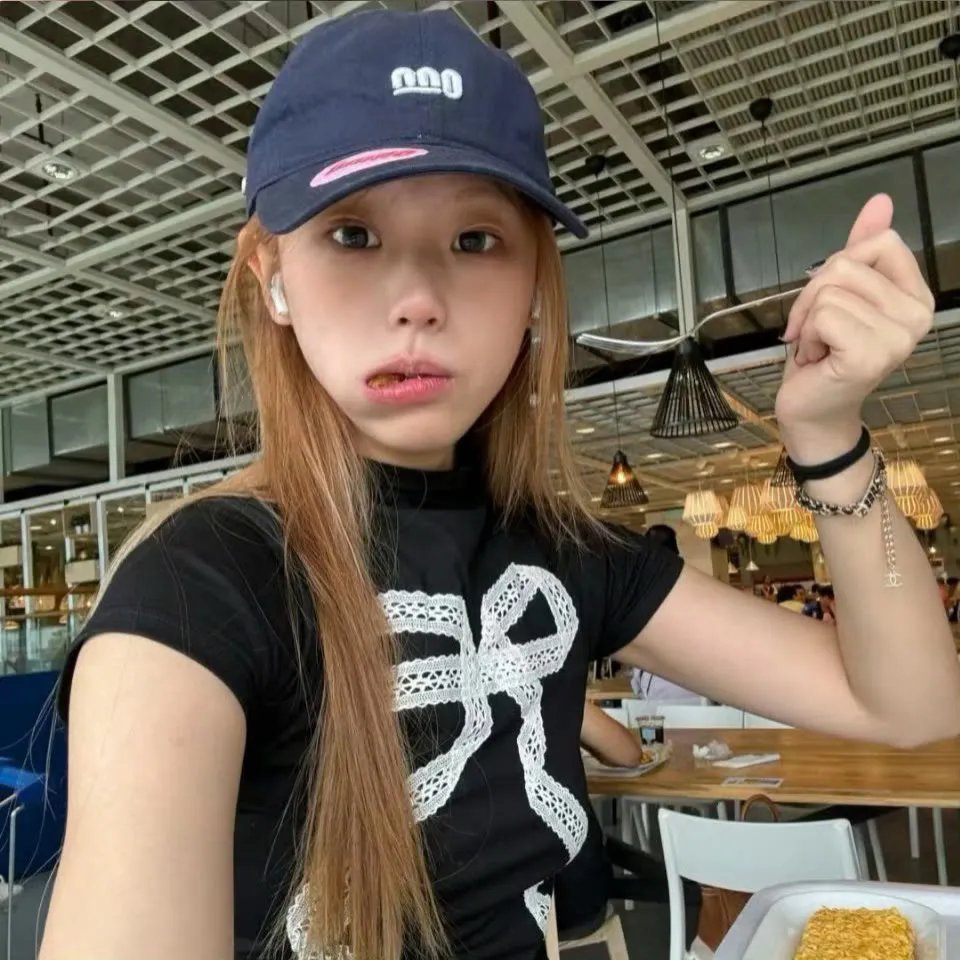 采蘑菇的夫妻